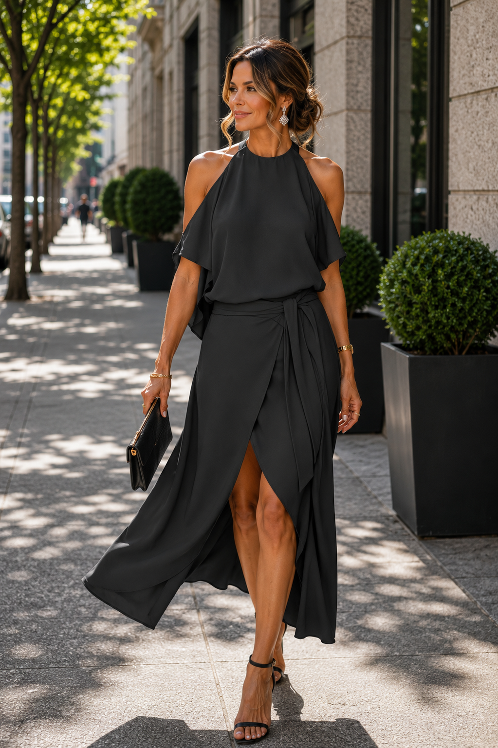 Elegantes schulterfreies Midikleid mit asymmetrischem Saum