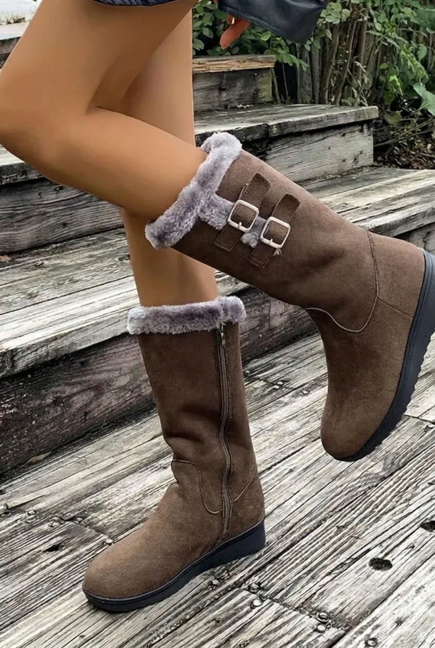 Winterstiefel mit Plüschbündchen bis zur Mitte der Wade