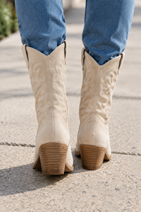 ITERPUB::cold-luuza-10282969366571::02-hero_back_footwear