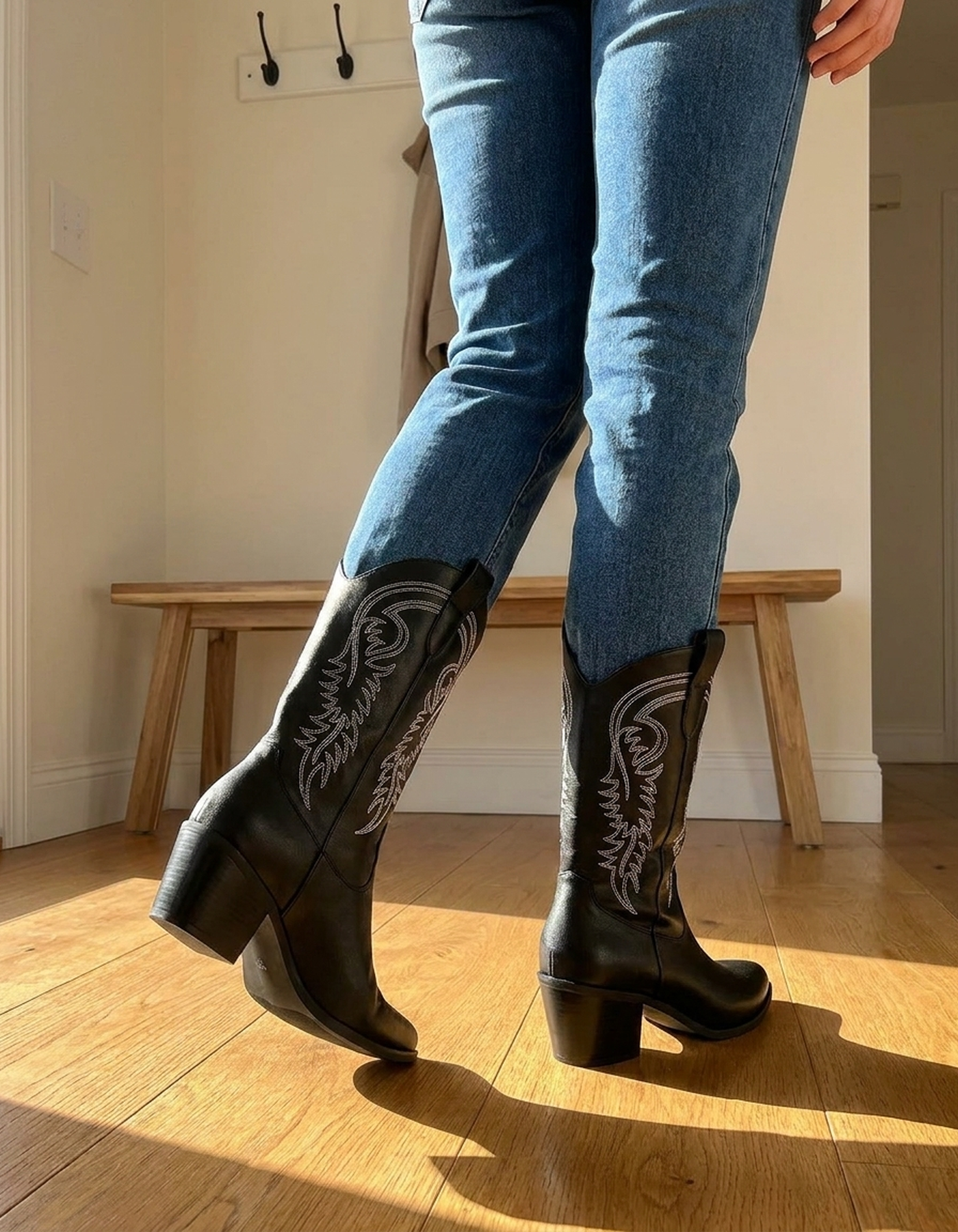 ITERPUB::cold-luuza-10283003117611::02-hero_back_footwear