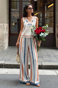 Stylish Vacation Outfit with Printed Top and Relaxed Pants
