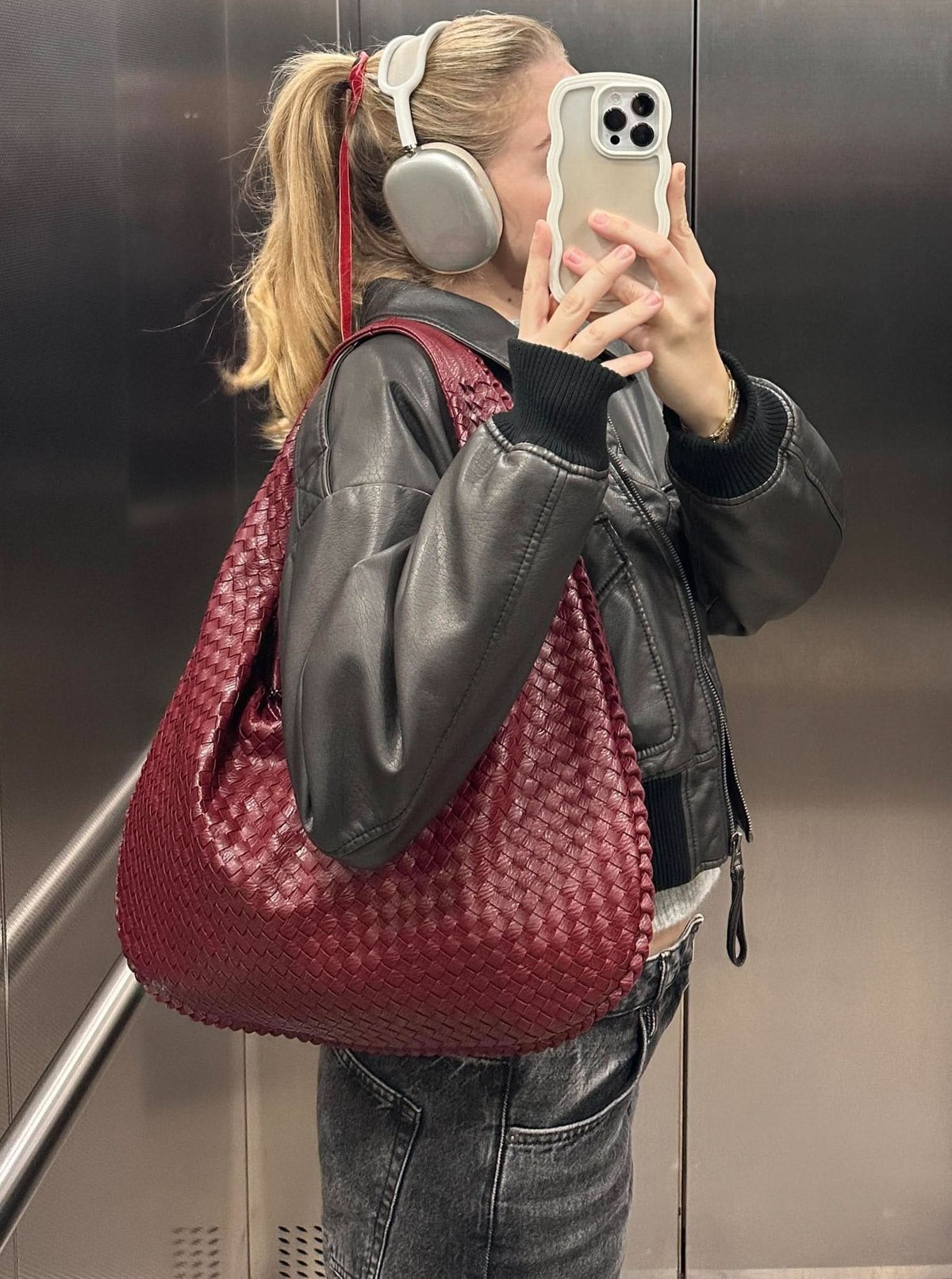 Trendy Woven Tote Bag for Modern Casual Looks