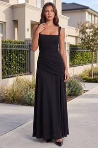Elegantes Fließendes Serena Maxikleid