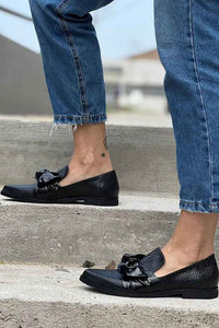 Elegant Pointed Toe Bow Loafers