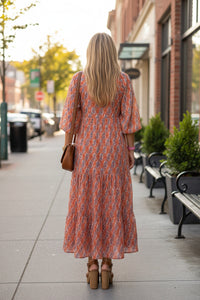 Gestuftes Midikleid mit geometrischem Print