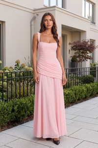 Elegantes Fließendes Serena Maxikleid