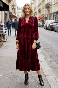 Lässiges Kleid mit V-Ausschnitt