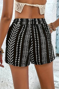 Chic Black and White Geometric Tassel Shorts for Effortless Style 5