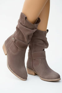 Chic Short Brown Boots for Effortless Everyday Style 10