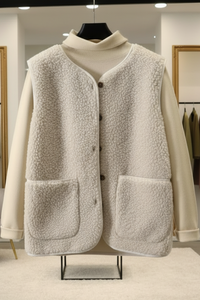Cozy Fleece Vest for Stylish Layering and All-Season Comfort 3