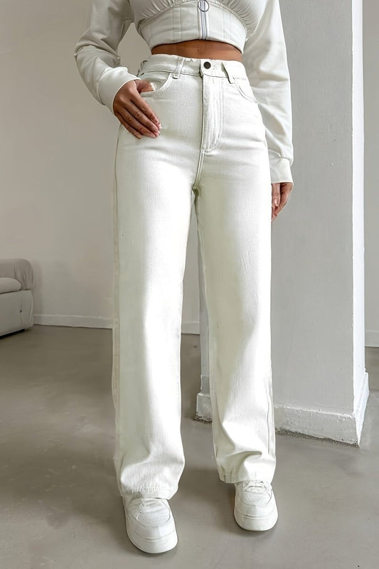 Crisp White Stretch Straight-Leg Jeans for Effortless Style 0