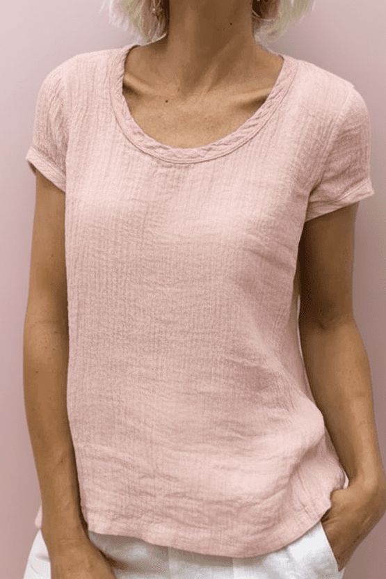 Curved Hem T-Shirt with Vintage Style and Everyday Comfort 2