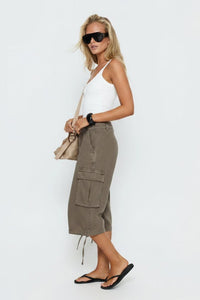 Relaxed Cargo Capris in Mocha