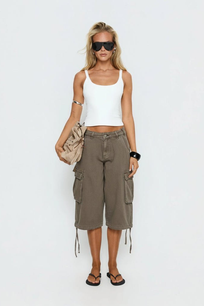 Relaxed Cargo Capris in Mocha