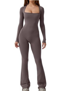 Elegant Flared Leg Jumpsuit with Square Neckline for Stylish Occasions 2