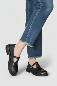 Elegant Leather T-Strap Shoes for Timeless Sophistication and Comfort 1