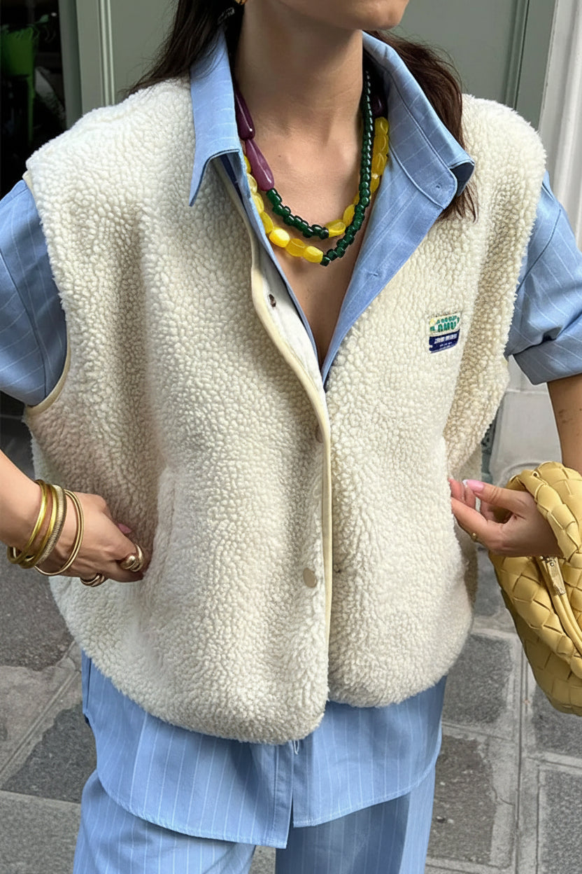 Elegant Lightweight Vest for All-Season Comfort and Style 0