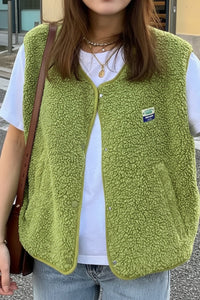 Elegant Lightweight Vest for All-Season Comfort and Style 4
