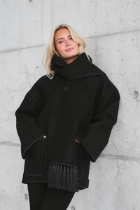 Elegant Scarf Jacket for Cozy Warmth and Timeless Style 3
