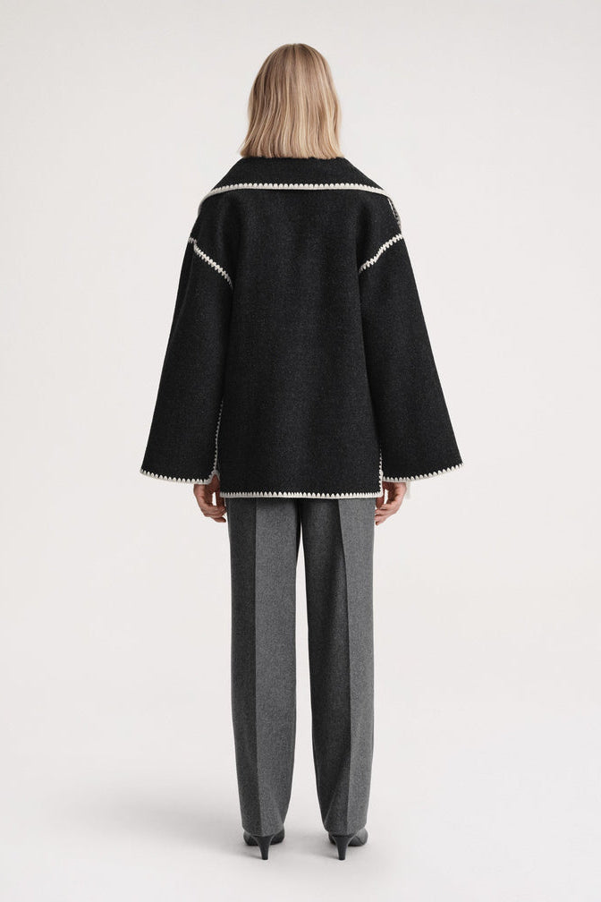Elegant Scarf Jacket for Cozy Warmth and Timeless Style 4