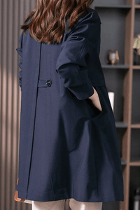 Elegant Short Trench Coat with Tailored Fit and Minimalist Closure 2
