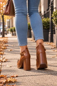 Mary-Jane-Pumps mit Riemchen und Schleife