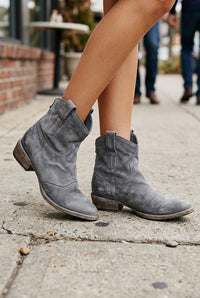 Schlichte gepolsterte Stiefeletten