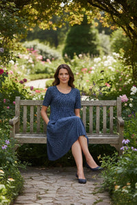 Knee-Length Dress with Flattering Fit and Hidden Pockets 6