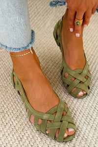 Braided Crossover Strap Sandals