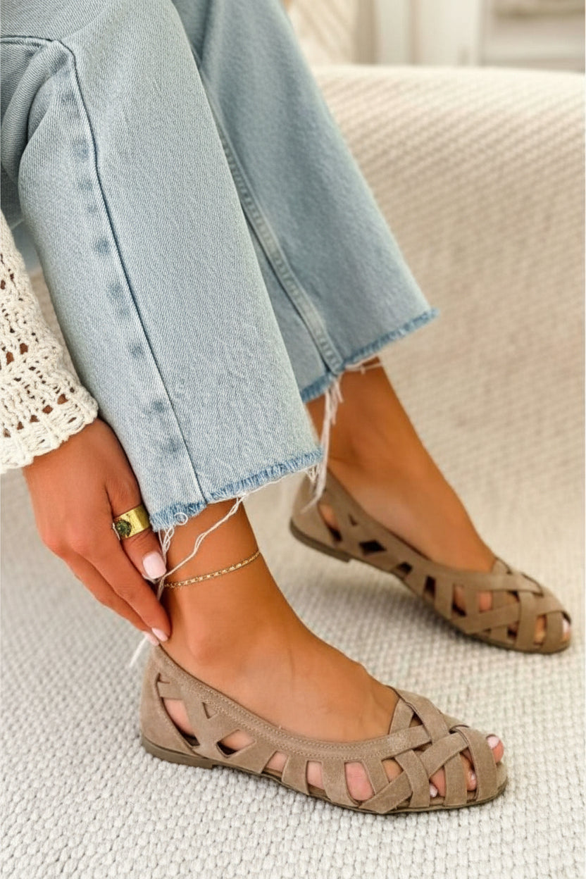 Braided Crossover Strap Sandals