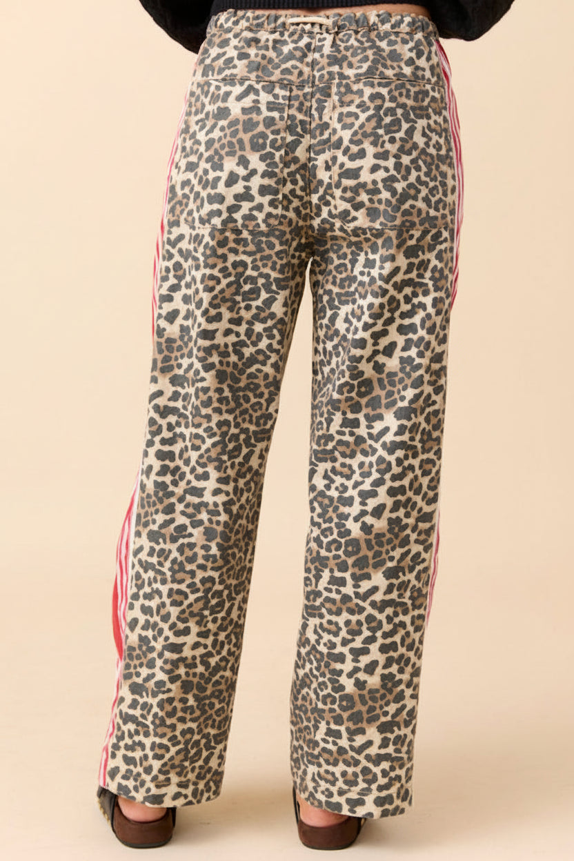 Leopard Print Pull-On Pants for Comfortable Everyday Style and Easy Wear 4