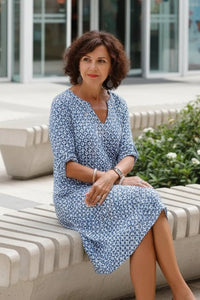 Lightweight Mini Summer Dress with 3/4 Sleeves and Split Neckline 2