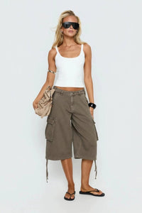 Relaxed Cargo Capris in Mocha