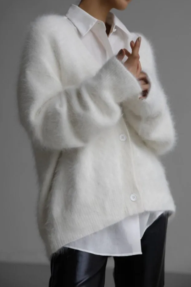 Oversized Button-Up Cardigan for Cozy Elegance and Versatility 5