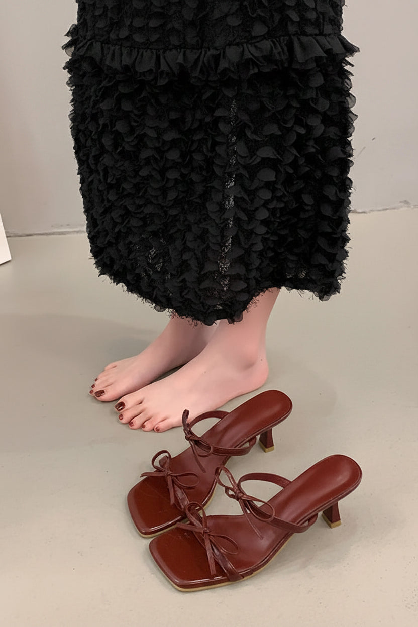 Elegant Thin Heel Sandals with Feminine Bow Accent