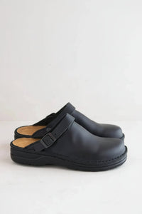 Supportive Leather Clogs for All-Day Comfort and Versatile Style 9