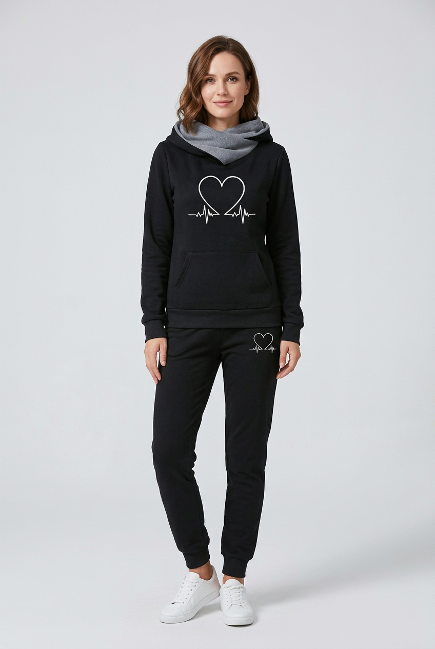 Aliya black set worn by a European woman