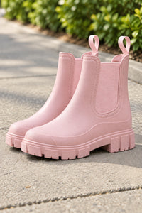 Chic Chelsea Boots with Chunky Everyday Design