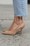 Elegant Pumps with Enhanced Walking Support