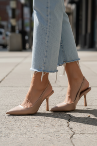 Elegant Pumps with Enhanced Walking Support