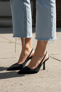 Elegant Pumps with Enhanced Walking Support
