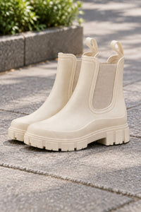 Chic Chelsea Boots with Chunky Everyday Design