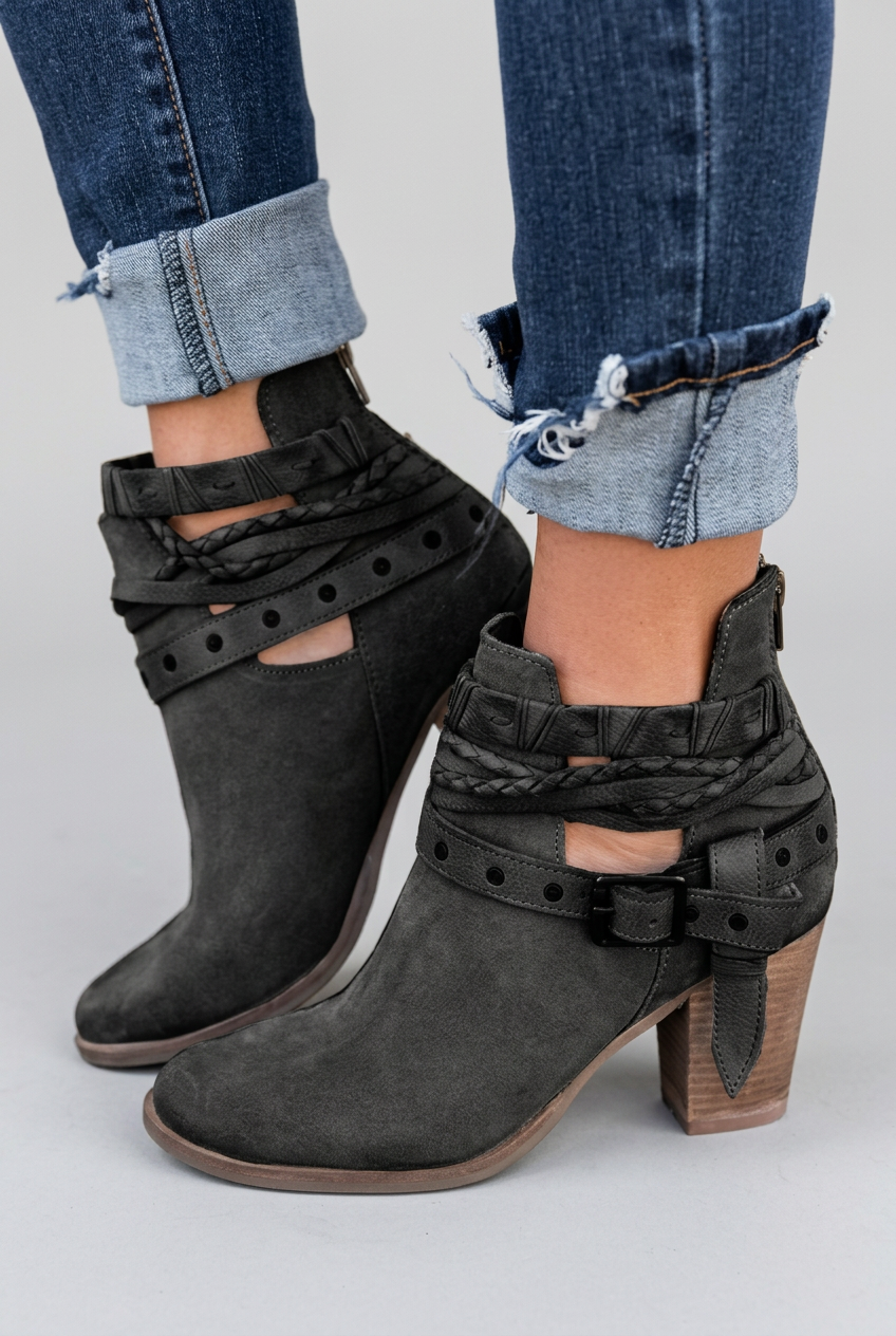 Jaimie black boots studio preview