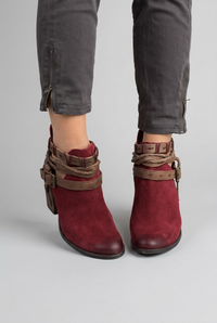 Jaimie red boots studio preview