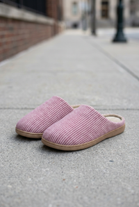 Mauve sidewalk slippers
