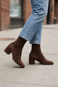 Sidewalk boots, walking pose
